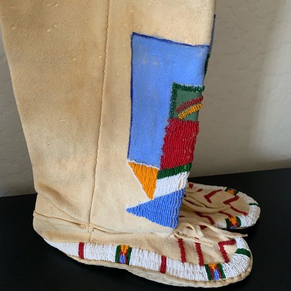 Beautiful Handmade Beaded and Painted Native American Indian Regalia - Picture 10 of 15